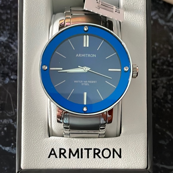 Watch mens armitron. Brand new battery 🔋 👌